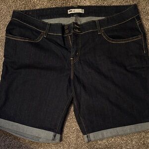 Women’s plus size 22 Levi's Dark Blue cuffed Jean Shorts like new!